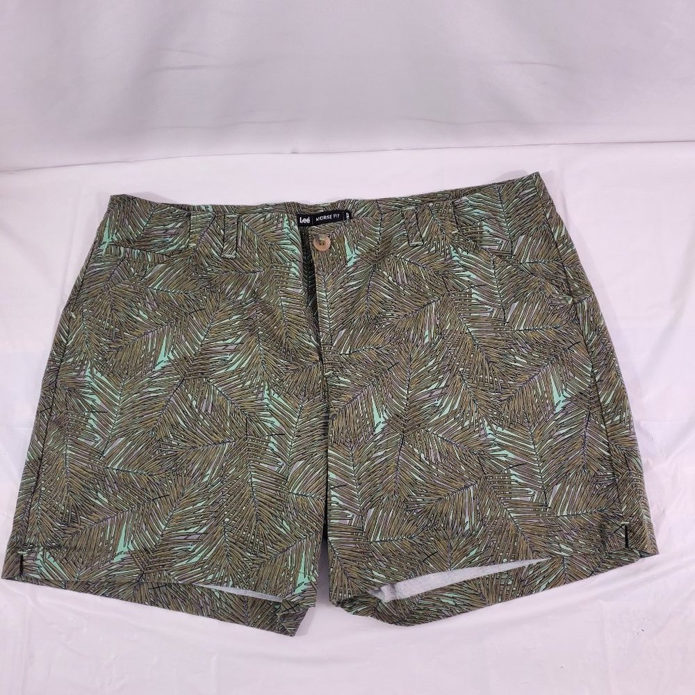 Lee Midrise Fit Flat Front Multi-Pocket Shorts size 18